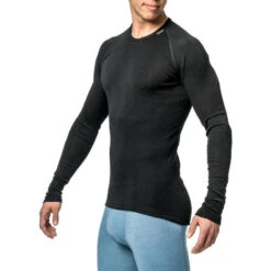 Woolpower Merino Base Layer Crewneck LITE - Noir 11 Woolpower Merino Base Layer Crewneck LITE - Noir -Regatta Promos Boutique woolpower merino base layer crewneck lite noir 4